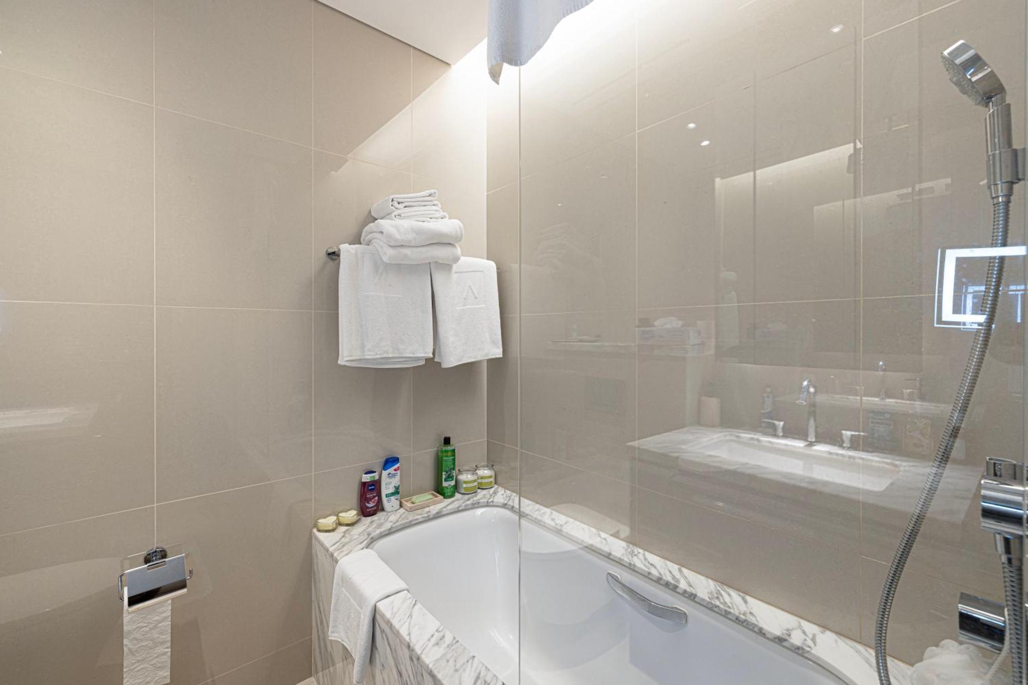 Easemytrip - Exquisite Downtown 2br In Address Skyview Tower 1 * Dubai
